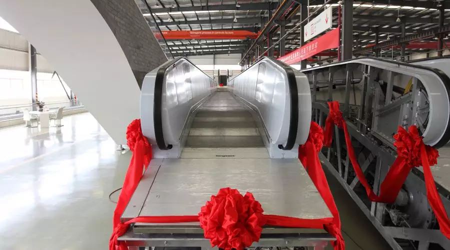 “熱火朝天迎下線，風(fēng)雨無(wú)阻忙發(fā)運(yùn)”—西尼機(jī)電 · 斯圖加特重載自動(dòng)人行道下線、發(fā)運(yùn)儀式隆重舉行！