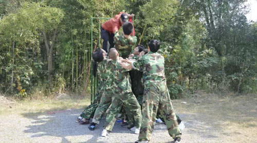 精誠(chéng)合作釋文化 乘風(fēng)破浪展風(fēng)采-“雛鷹計(jì)劃”之野蘆灣拓展培訓(xùn)