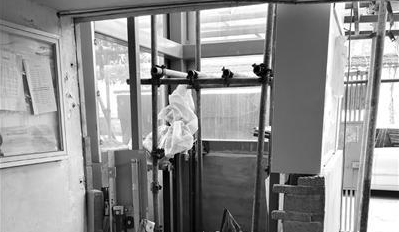 去年12月就該完工的加裝電梯 為什么一拖一年多?